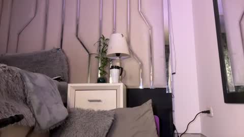 Samantha Bernardo online show from June 14, 2026, 5:42 am