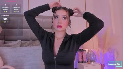   online show from October 7, 2025, 7:33 pm