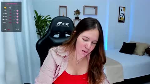 Samantha samy online show from December 4, 2024, 2:09 am