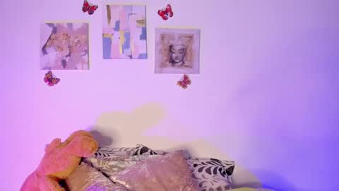 Samara is my name a pleasure delighted that you are here leave your thumb up it is important to me online show from January 31, 2025, 1:33 am