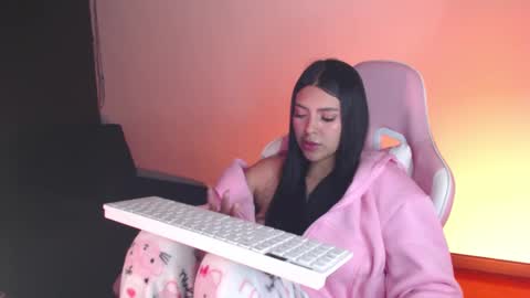 Snapshot of samara_lam chatting on December 12, 2024, 8:47 am Sammy  online show from December 12, 2024, 8:47 am