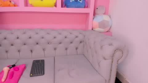 samarafernandez online show from February 13, 2025, 11:17 am
