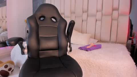 samarafernandez online show from February 20, 2025, 5:40 pm