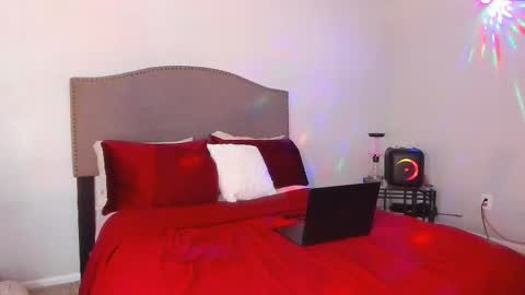 Yaya online show from November 25, 2025, 7:58 pm