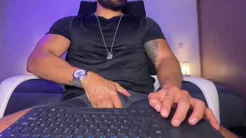 Snapshot of samdornan chatting on February 13, 2025, 11:04 pm Sam Dornan online show from February 13, 2025, 11:04 pm