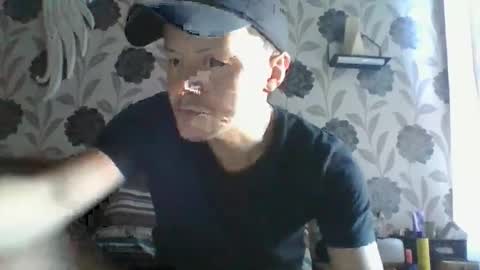 sexy lad looking for fun online show from January 6, 2026, 12:31 pm
