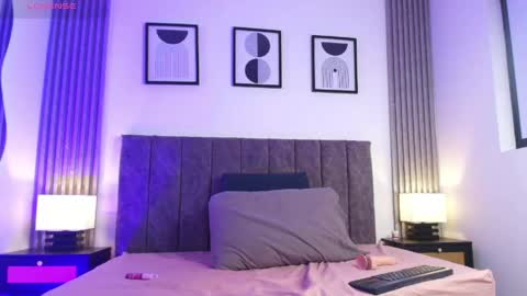 samm_angel online show from May 18, 2026, 11:32 pm