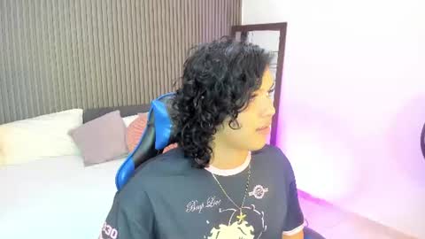 Axel online show from June 14, 2026, 11:07 pm
