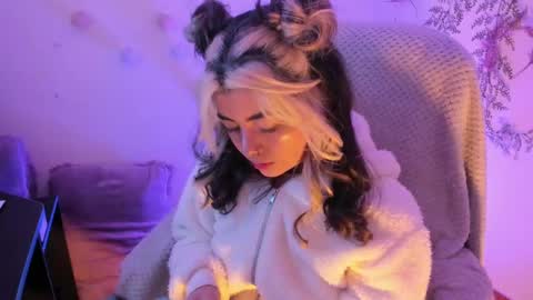   online show from December 5, 2024, 9:28 am