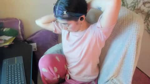   online show from November 4, 2025, 6:23 am