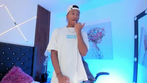 sammyyadams_ online show from September 16, 2025, 8:54 pm