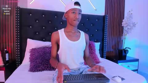 sammyyadams_ online show from September 20, 2025, 10:44 pm