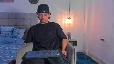 samxx_muscle online show from December 19, 2025, 2:13 pm