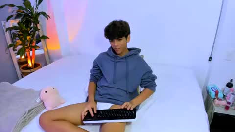 Sammy online show from June 25, 2026, 3:06 am