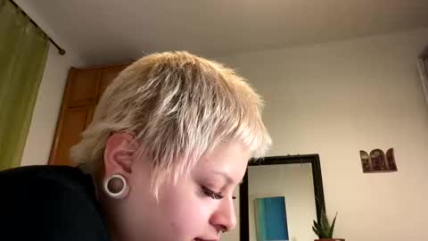 Samymoon online show from March 18, 2026, 7:22 am