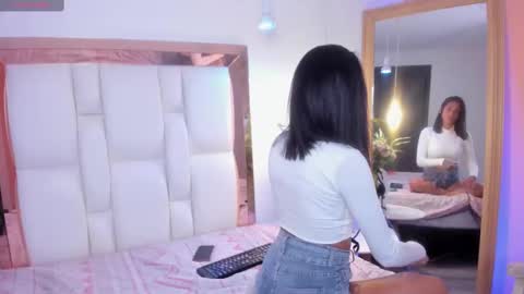 Snapshot of sander_mila chatting on February 25, 2025, 9:24 pm MilaSander online show from February 25, 2025, 9:24 pm