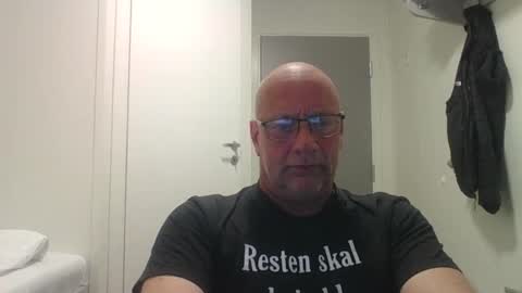 sandnesrune523 online show from April 14, 2026, 5:08 pm