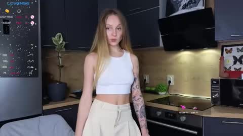 Sandra      Lillys Page    online show from March 4, 2025, 4:41 pm