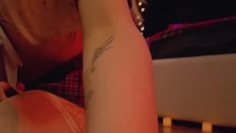 Sandy  online show from December 19, 2025, 2:40 am