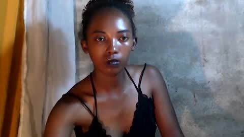 sandrine718 online show from January 12, 2026, 1:05 pm