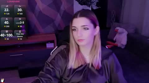 sandy_belle88 online show from November 12, 2025, 7:57 pm