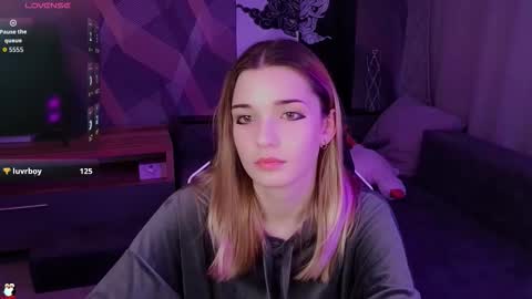 sandy_belle88 online show from November 19, 2025, 9:15 pm