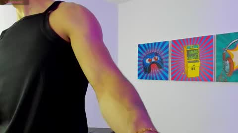 Snapshot of santana_maximo chatting on February 17, 2026, 12:45 pm Maximo Santana online show from February 17, 2026, 12:45 pm