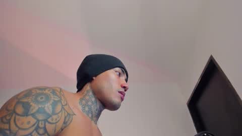 Snapshot of santi__ferrer chatting on November 9, 2025, 2:43 am Santi Ferrer online show from November 9, 2025, 2:43 am