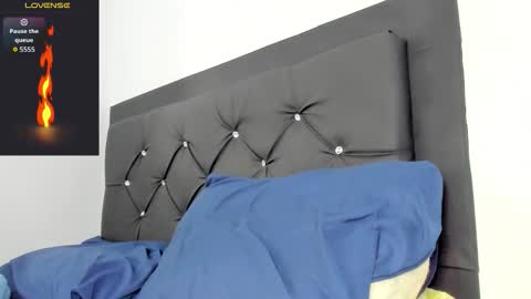 Santibrown online show from November 15, 2025, 6:26 pm