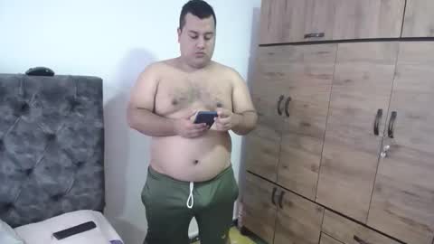 Snapshot of santi_hothot chatting on October 6, 2025, 7:00 pm Santiago online show from October 6, 2025, 7:00 pm