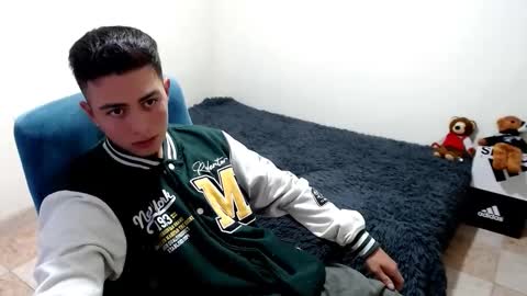 Snapshot of santi_ss chatting on October 15, 2025, 7:47 pm santi_ss online show from October 15, 2025, 7:47 pm