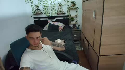 santi_ss online show from May 3, 2026, 12:38 am
