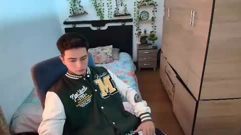 santi_ss online show from June 30, 2026, 3:02 pm
