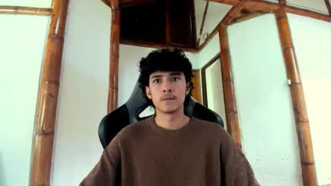 santi_twink19 online show from April 17, 2026, 7:28 pm