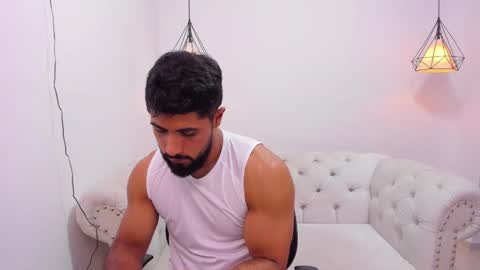 santiago_huntt online show from December 3, 2024, 5:01 pm