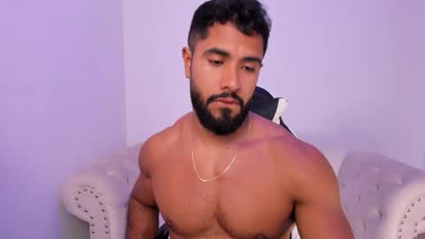 santiago_huntt online show from February 3, 2026, 9:31 pm