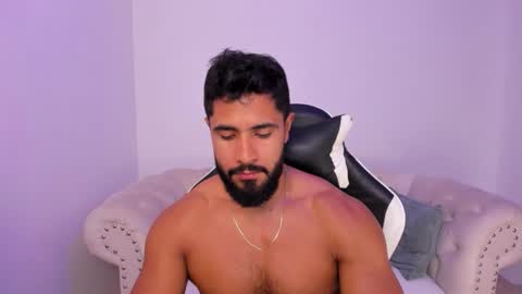 santiago_huntt online show from February 10, 2026, 7:40 pm