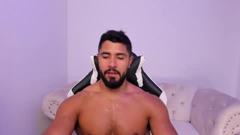 santiago_huntt online show from March 3, 2026, 9:10 pm