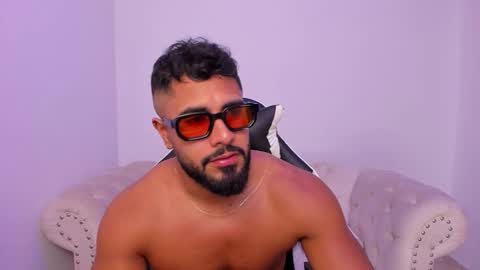 santiago_huntt online show from March 18, 2026, 8:56 pm