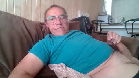 santiago_n online show from April 7, 2026, 4:07 pm