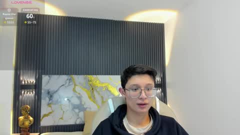 santiago_russo18 online show from October 13, 2025, 1:00 pm