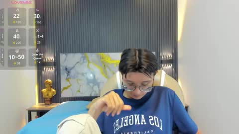 santiago_russo18 online show from October 26, 2025, 12:33 pm