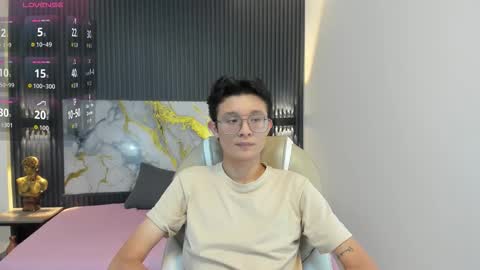 santiago_russo18 online show from November 7, 2025, 7:14 pm