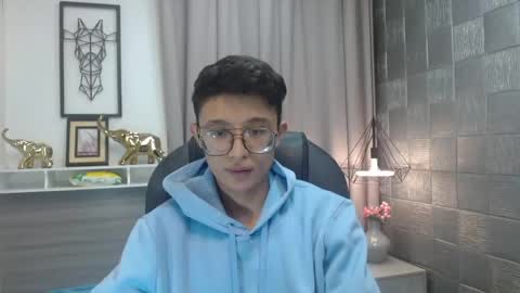 santiago_russo18 online show from April 18, 2026, 11:47 am