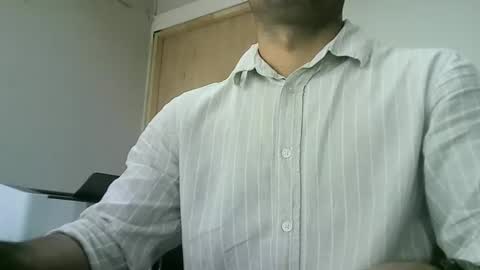 Snapshot of santiagooficial18 chatting on February 10, 2025, 7:38 pm Santiago online show from February 10, 2025, 7:38 pm