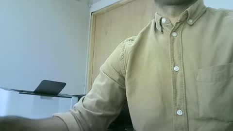 Snapshot of santiagooficial18 chatting on March 10, 2025, 6:01 pm Santiago online show from March 10, 2025, 6:01 pm