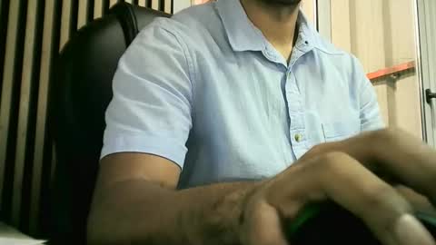 Snapshot of santiagooficial18 chatting on February 10, 2026, 3:05 pm Santiago online show from February 10, 2026, 3:05 pm