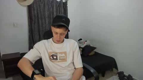 Julius Novachrono  online show from April 10, 2026, 12:38 am