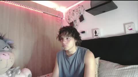 Santii online show from April 15, 2026, 12:12 pm