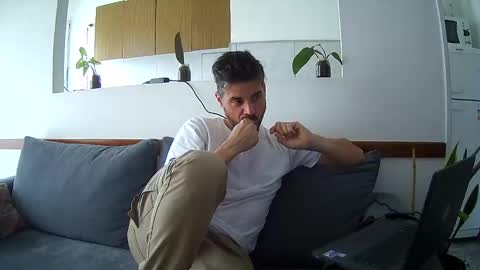 Nalguitas online show from November 3, 2025, 8:21 pm